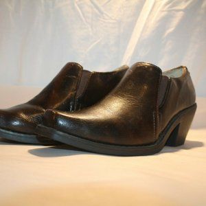 (VS) Ruby booties size 6 1/2M, 2 ½ inch heels